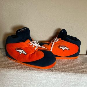 NWOT Unisex Denver Broncos Slippers - XL